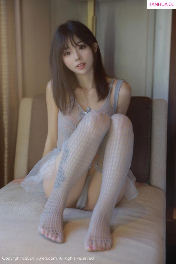 佘贝拉  [XiuRen]高清写真图 2024.03.12 No.8214 佘贝拉Bella 性感美腿第2张图片
